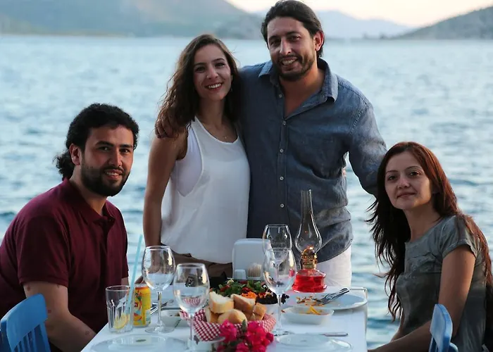 Pembe Yunus * בוזבורון