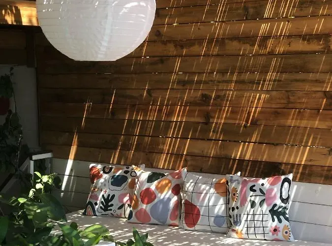 Pembe Yunus * בוזבורון